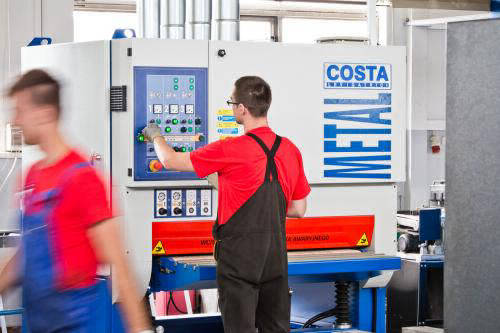 pillanatkép a Bear-Lock gyárból