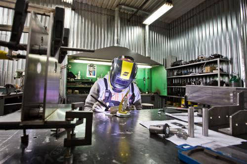 a gyártás egyik pillanata